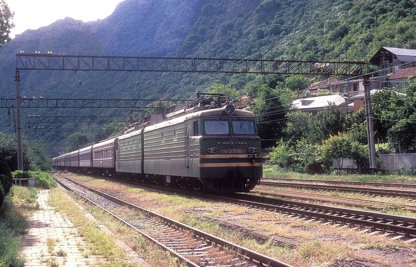 Вл80 с пассажирским поездом