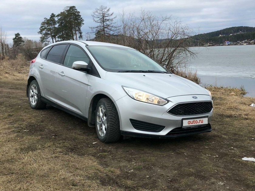 Машина ford focus
