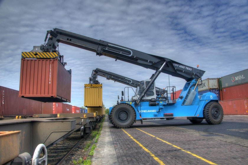 Погрузчик для контейнеров