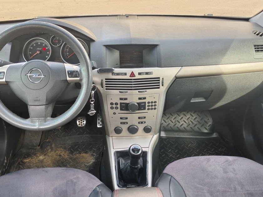 Опель астра h 2012 седан