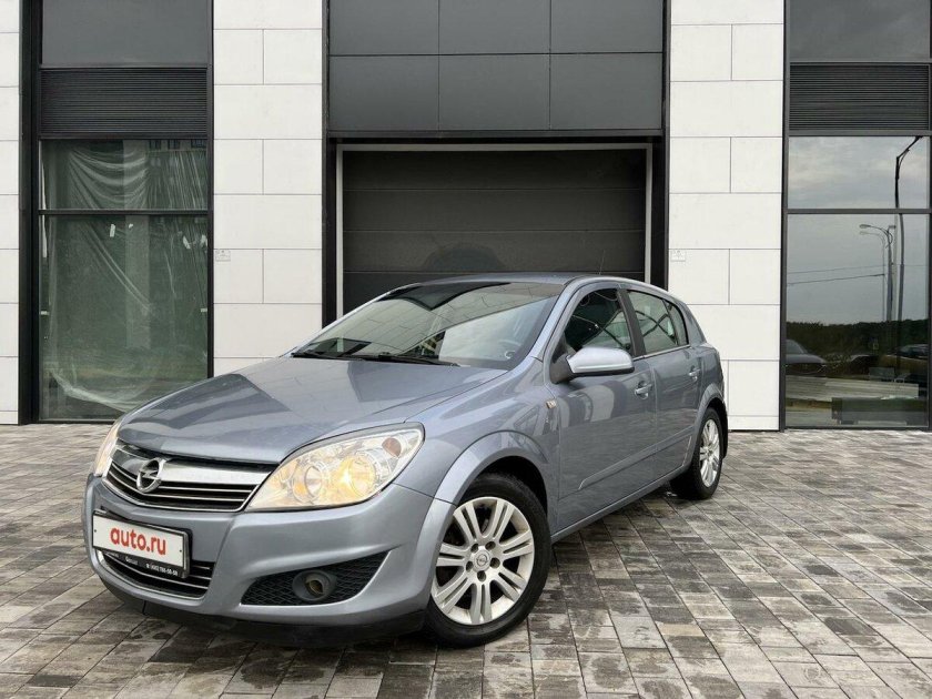 Опель Астра 2007 белый