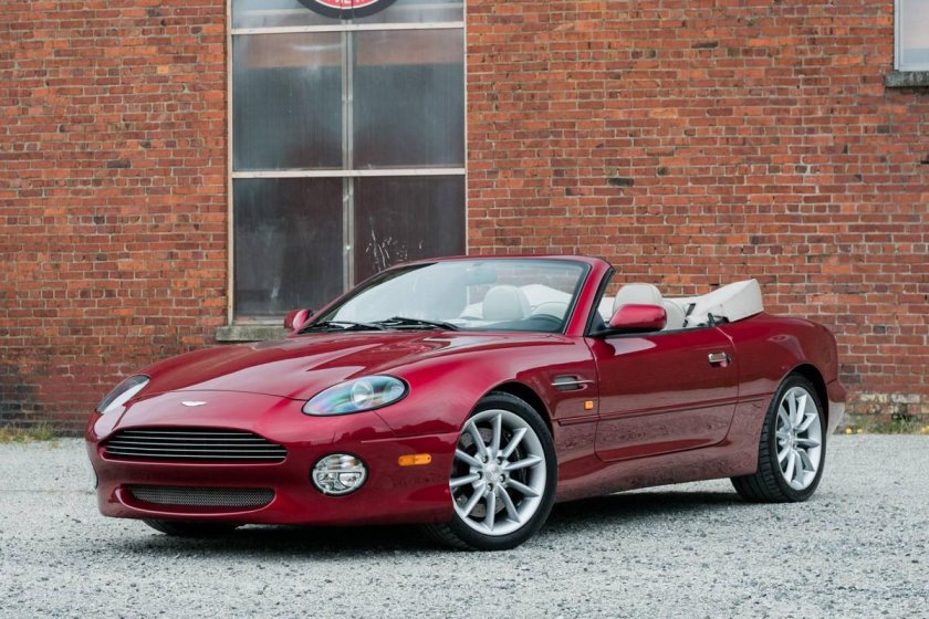 Aston Martin db12 volante
