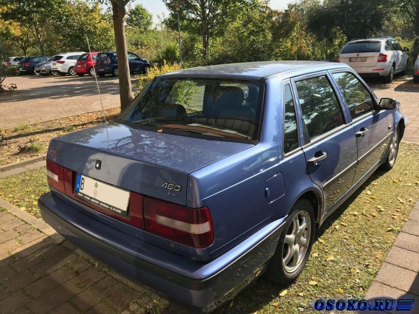 Вольво 460 седан