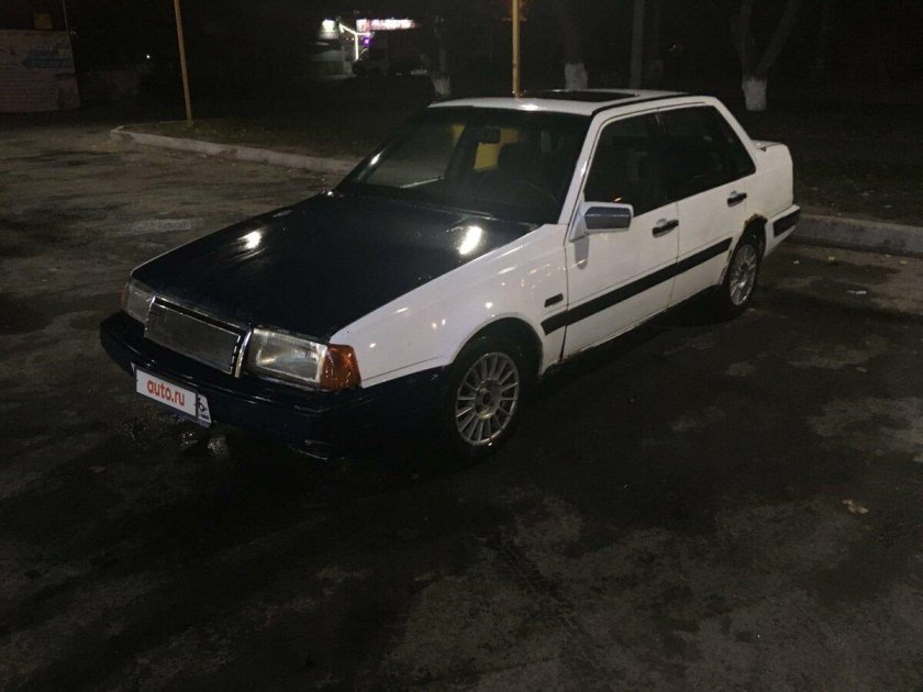 Volvo 460 1990