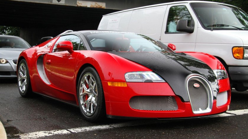 Bugatti Veyron красный