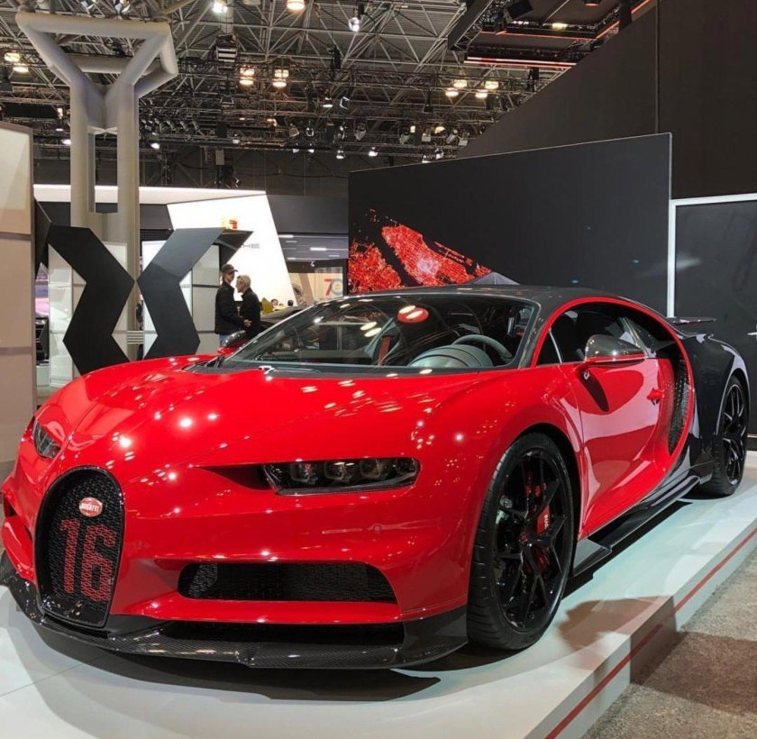 Бугатти ЧИРОН красная