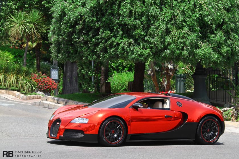 Бугатти красная