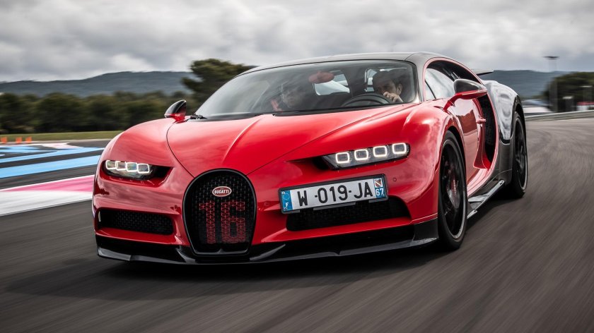 Бугатти ЧИРОН красная