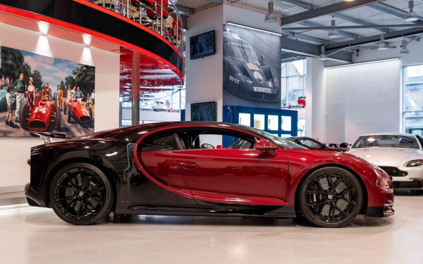 Bugatti Chiron Red