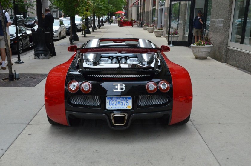 Бугатти Veyron 2012