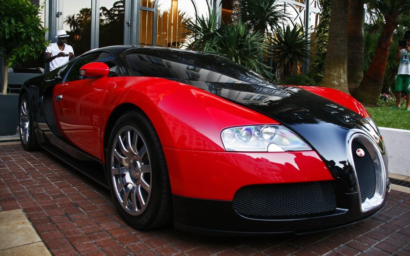 Bugatti Veyron красный