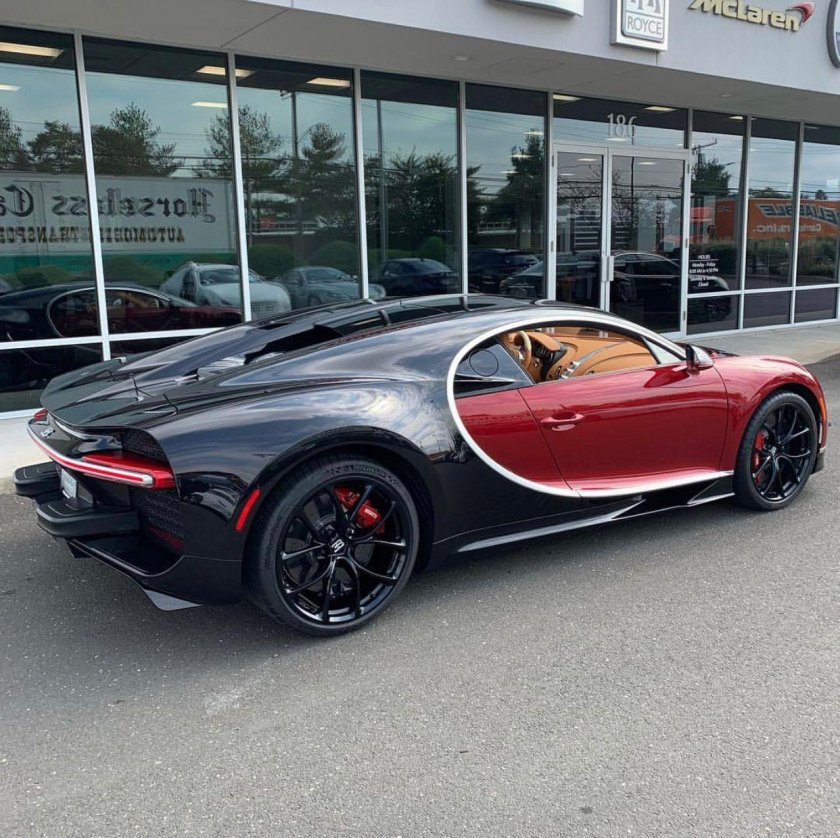 Bugatti Chiron Red