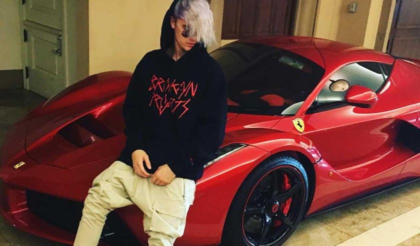 Парень со спорткаром