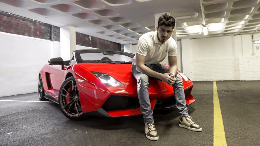 Парень на Феррари