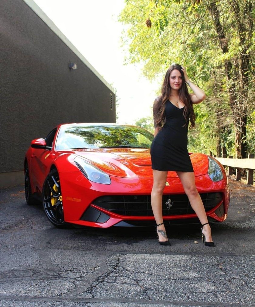 Автомобиль ferrari