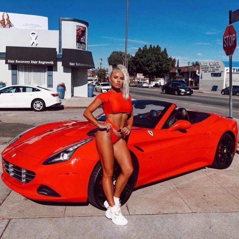 Девушки и автомобили