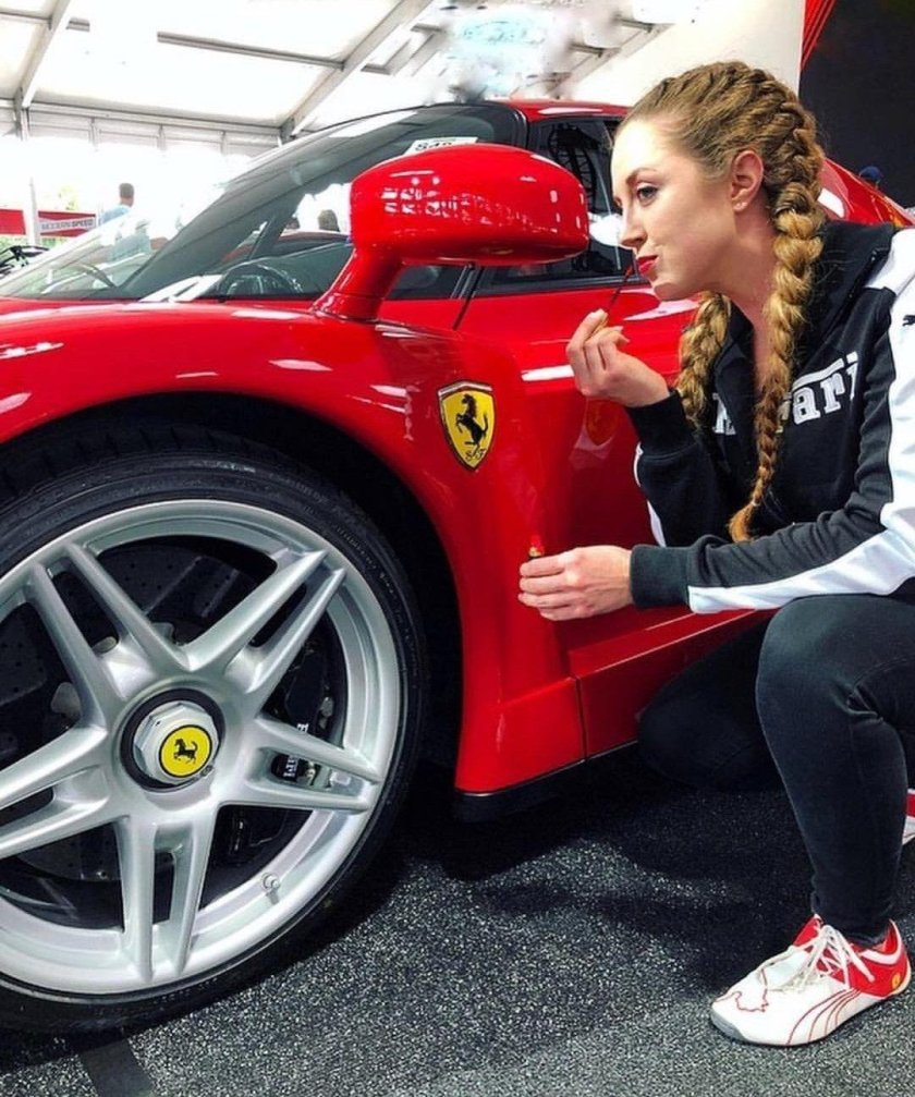 Николь Феррари