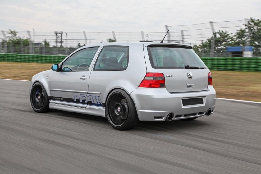 VW Golf 4 r32
