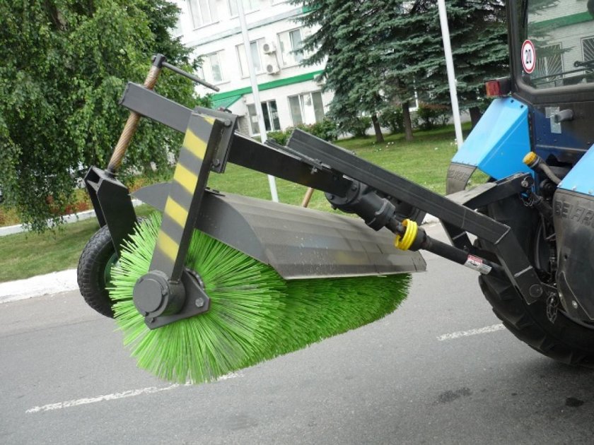 МТЗ 80 щетка Коммунальная