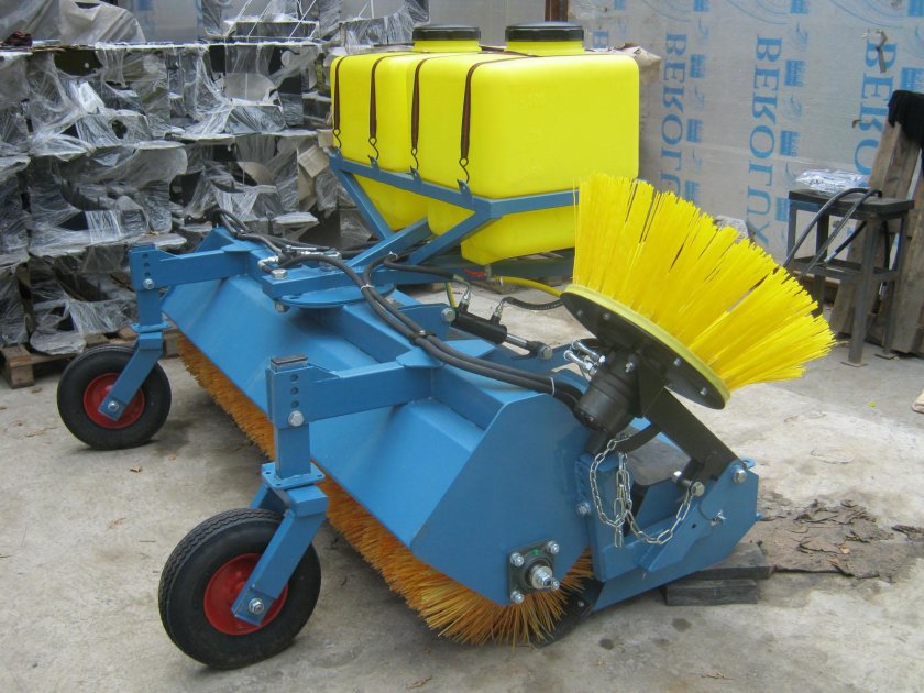 Щетка с бункером для МТЗ 82