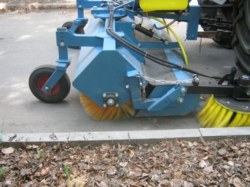 Щетка с бункером для МТЗ 82