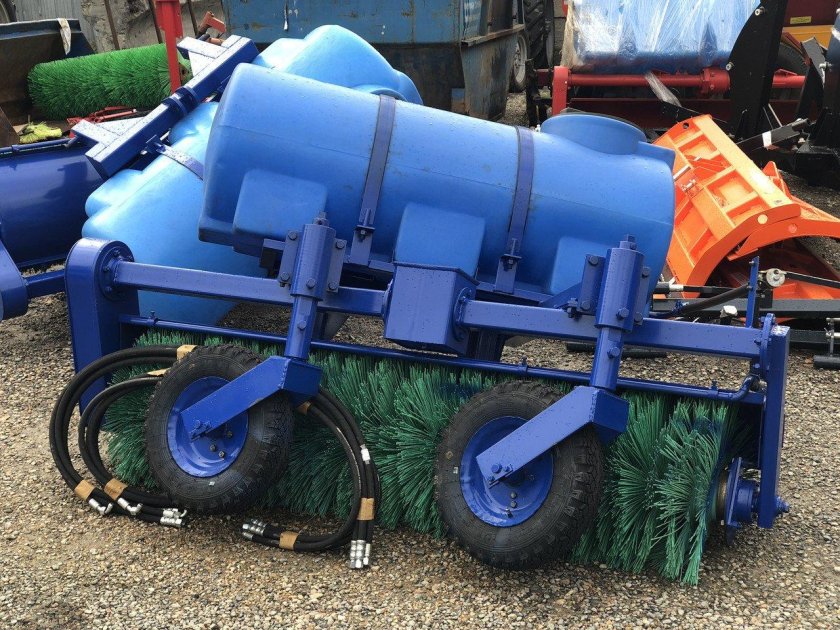 Щетка Коммунальная смарт для МТЗ С поливом бак 300л