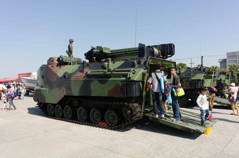 БТР AAV-7a1