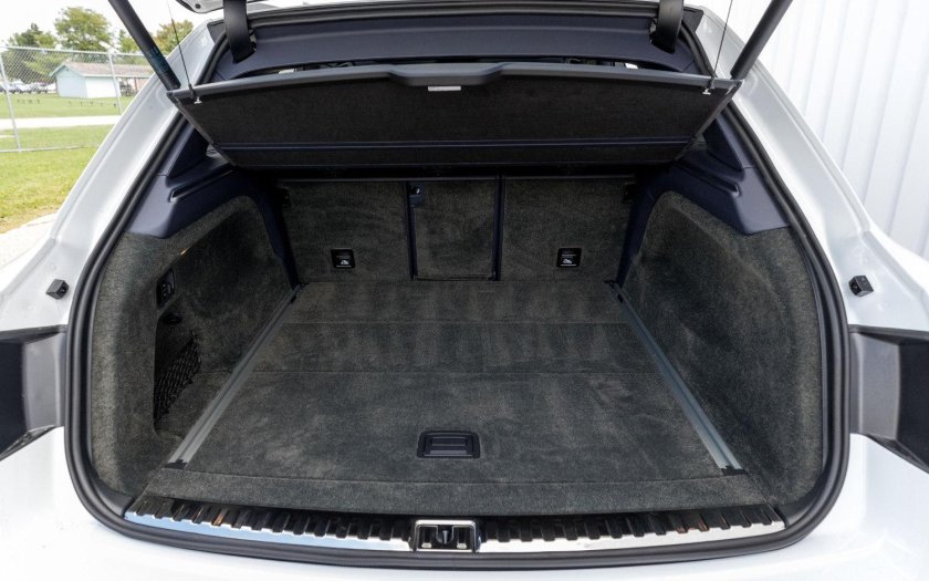 Бентли Бентайга багажник