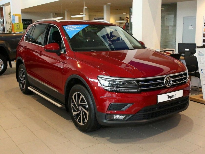 Volkswagen Tiguan 2019 красный