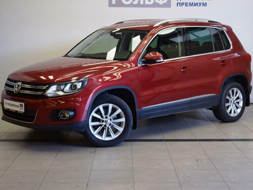 Volkswagen Tiguan красный