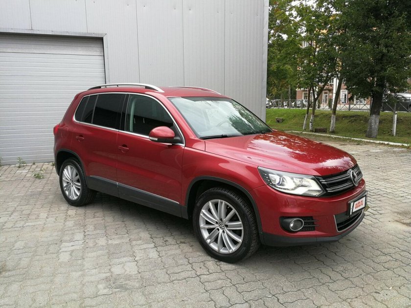 Volkswagen Tiguan красный