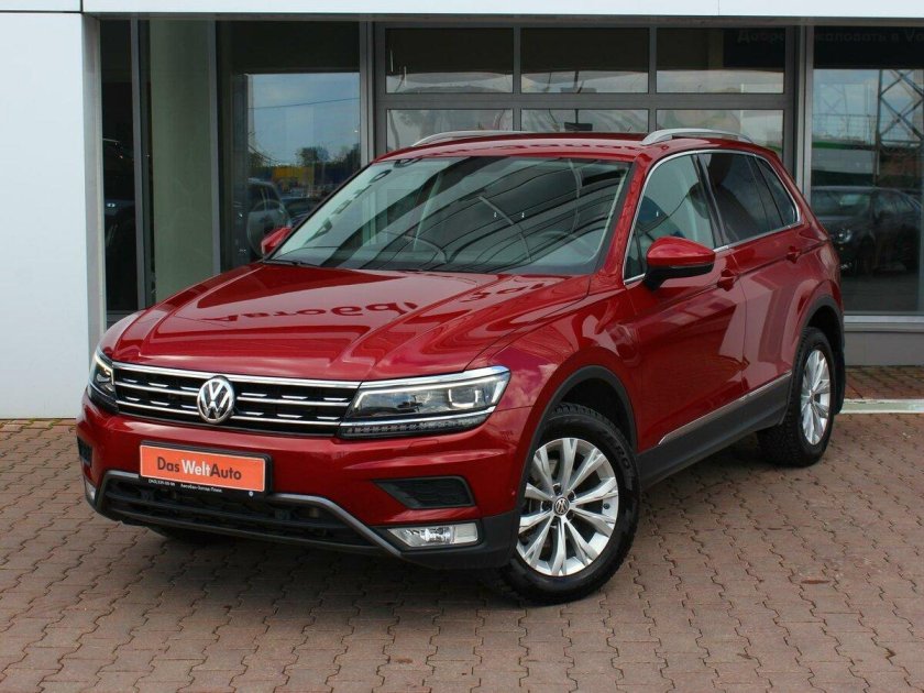 Фольксваген Тигуан красный