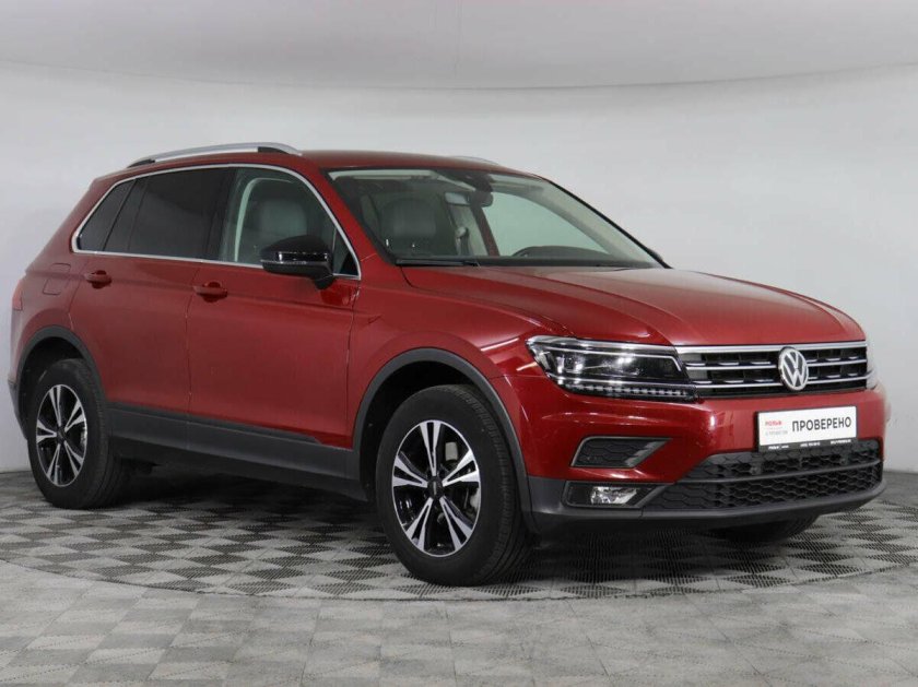 Красный Фольксваген Тигуан 2019