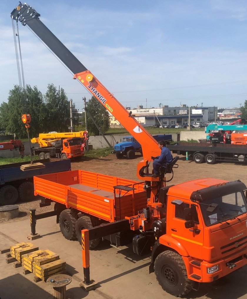 КАМАЗ 43118-50 С КМУ Hangil hgc756