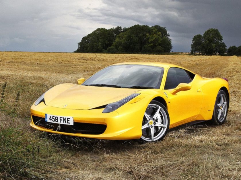Машина Ferrari 458 Italia