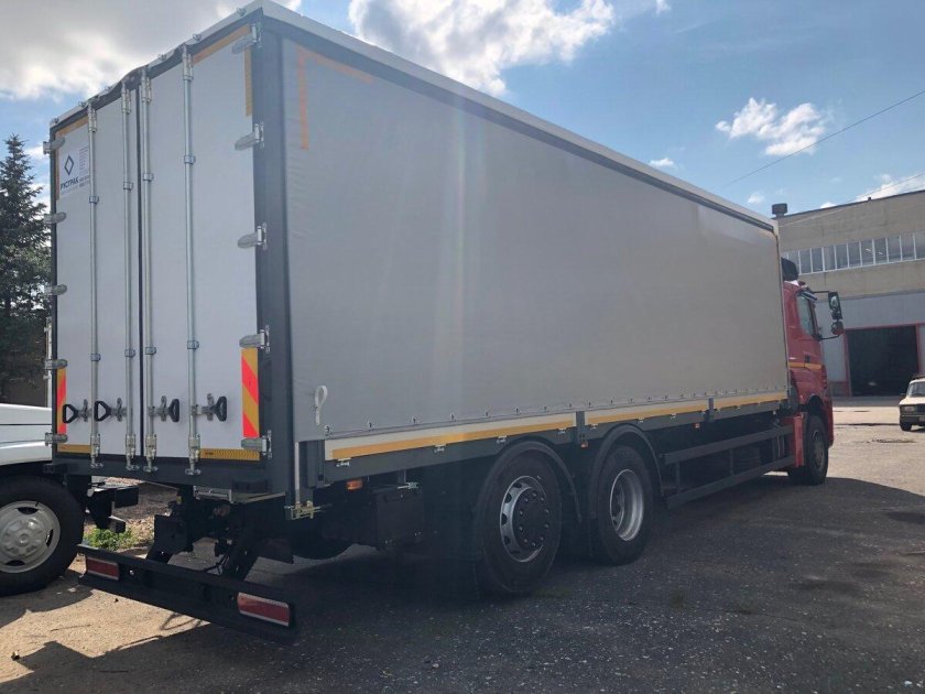 КАМАЗ 65208 бортовой