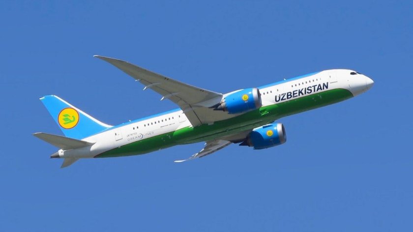 Самолет Uzbekistan Airways