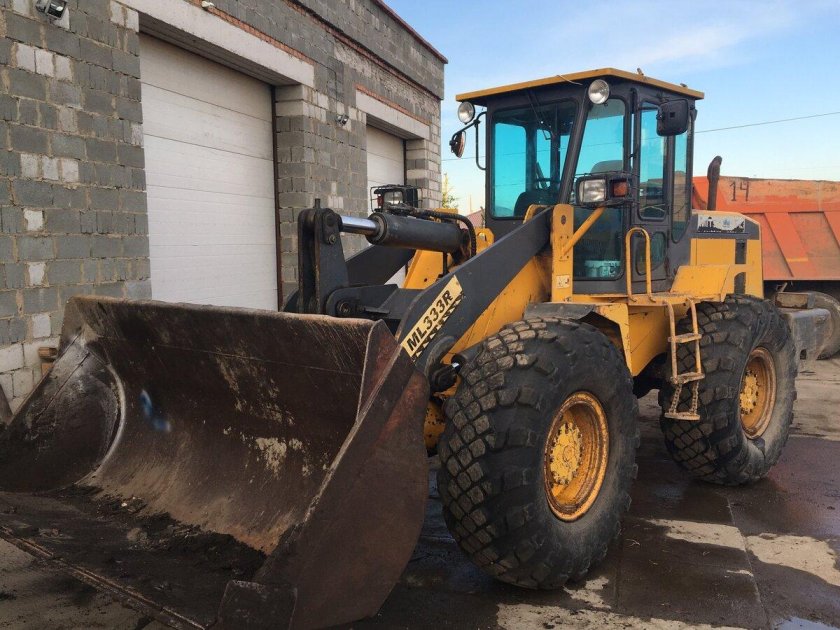 Фронтальный погрузчик Митсубер ml333n