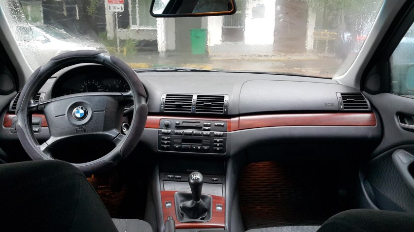 BMW 3 2000 салон
