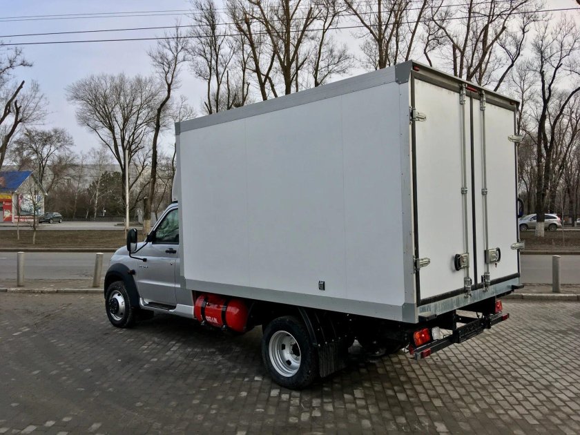 УАЗ профи полуторка