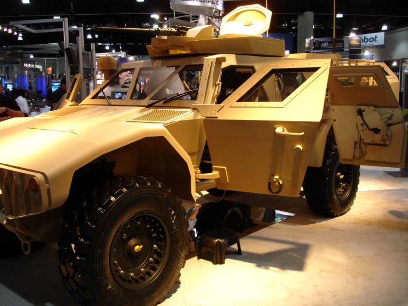 Машину JLTV