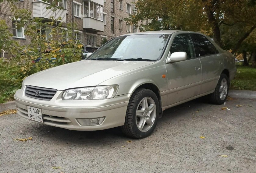 Toyota camry gracia 2000