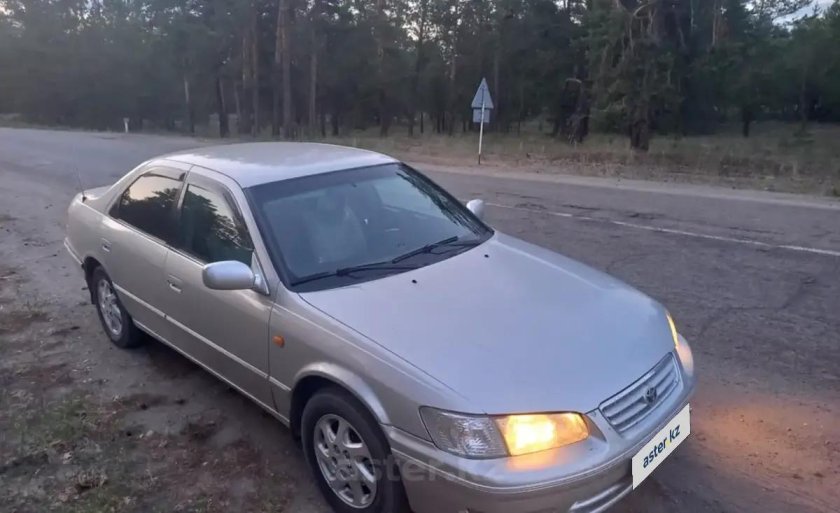Тойота Камри 2001 года