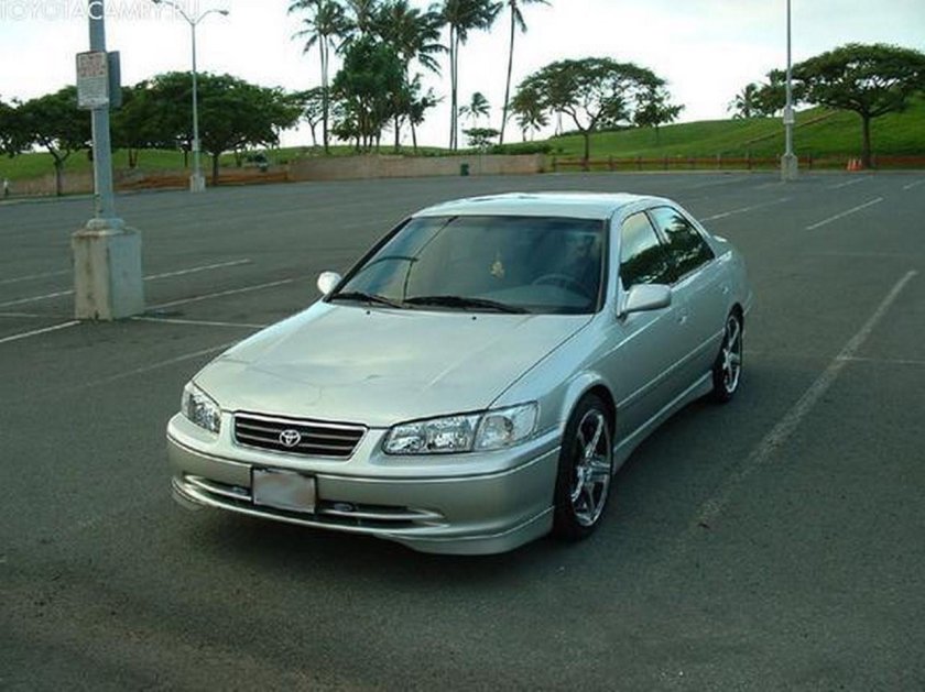 Тойота Камри v20