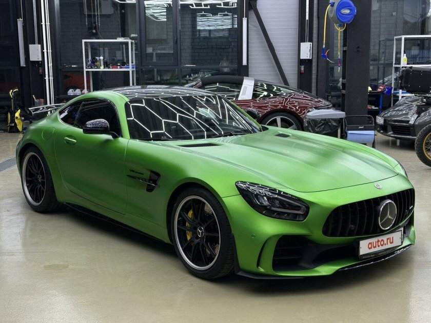 Mercedes benz amg gt r