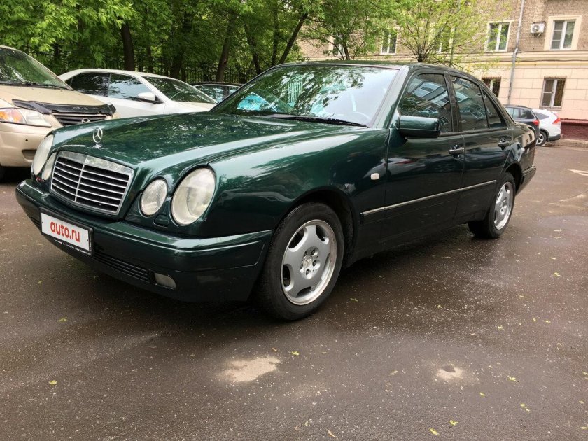 Мерседес 210 зеленый