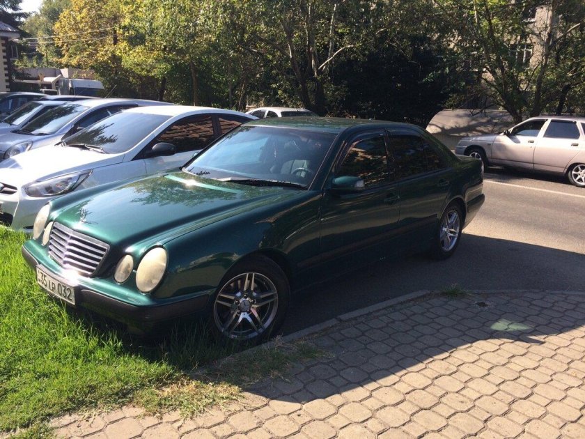 Мерседес 210 зеленый