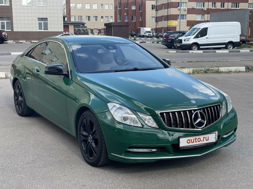 Мерседес с 207 зелёный