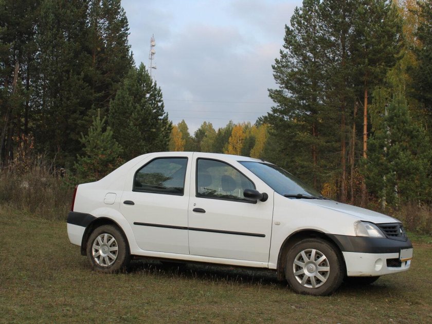 Белый Рено Логан 1 поколения