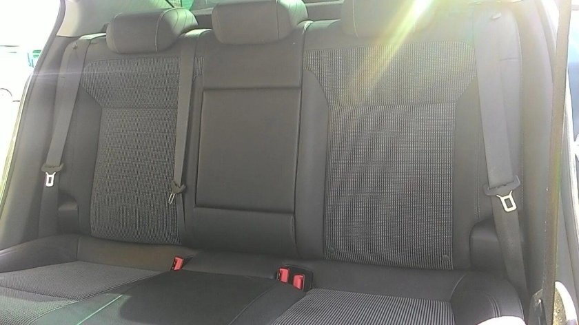 Круз хэтчбек салон сзади